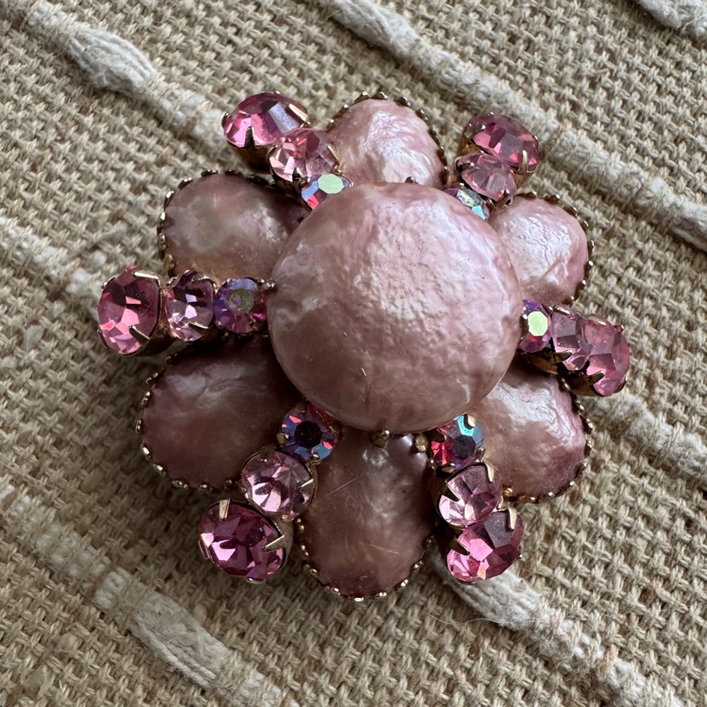 Vintage Regency pink preowned brooch
